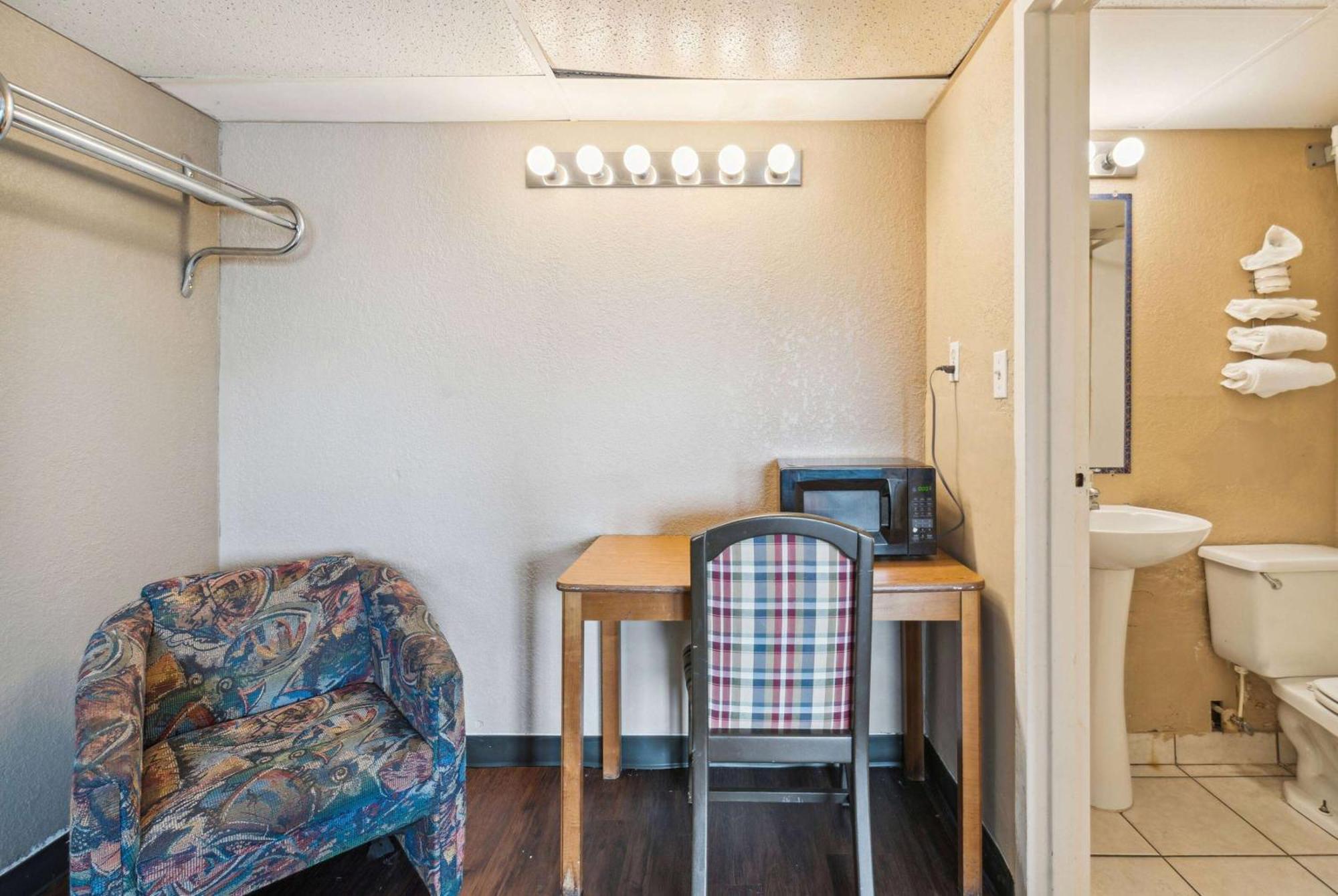 Super 8 By Wyndham Millbury/Toledo Hotel Ngoại thất bức ảnh