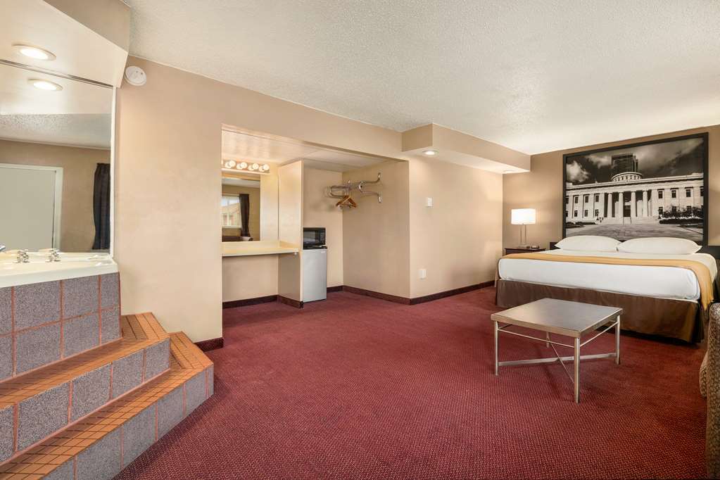 Super 8 By Wyndham Millbury/Toledo Hotel Phòng bức ảnh